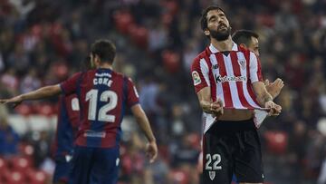 Raúl García lamenta la remontada del Levante.