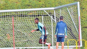 Nico Williams sigue fuera de la dinámica de grupo