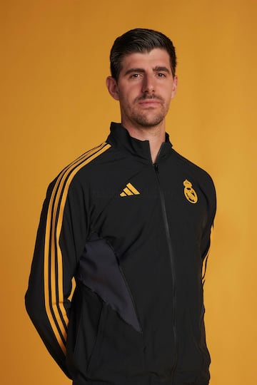 Negra con detalles amarillos, as赤 es la tercera equipaci車n del Real Madrid
