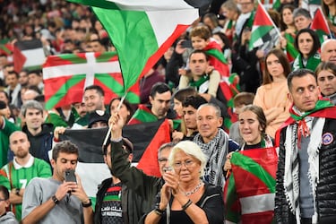 San Mamés se llenó y lució impecable con un gran ambiente en este partido homenaje a Palestina.