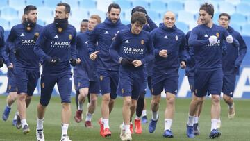 Los jugadores del Zaragoza, durante el entrenamiento.