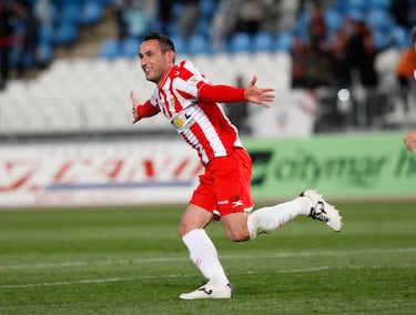 El guardamarenco fue jugador del equipo andaluz en dos etapas; desde el 2007 hasta el 2011 y la temporada 2011-12. Disputó un total de 151 partidos y anotó 17 goles. 