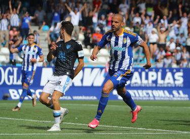 A pesar de sus 40 años (en meses hará 41), Yuri sigue mostrándose decisivo. Ante el Málaga saltó al campo con 0-0 en el marcador, y fue, literalmente, hasta que él quiso. Un doblete del brasileño deja casi sin opciones a los andaluces.