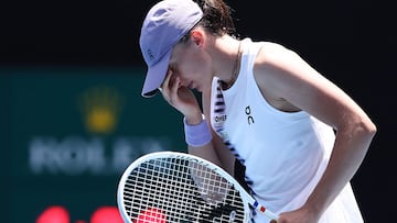 Iga Swiatek, durante su partido contra Elena Rybakina en el Open de Australia.