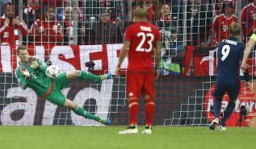 Neuer saves Torres' penalty 