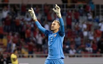 Costa Rica's goalkeeper Keylor Navas reacts during their Qatar 2022 FIFA World Cup Concacaf qualifier match against El Salvador at the National Stadium, in San Jose, on October 10, 2021. (Photo by Ezequiel BECERRA / AFP)