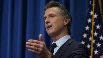 ARCHIVO - En esta foto de archivo del 8 de enero de 2021, el gobernador de California, Gavin Newsom, describe su propuesta de presupuesto estatal para 2021-2022 durante una conferencia de prensa en Sacramento, California, el lunes 25 de enero de 2021