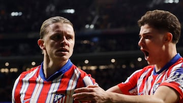 Gallagher y Julián Álvarez, en un partido.