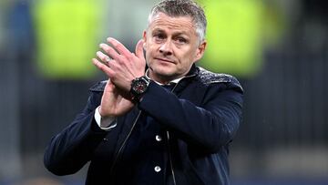 26 May 2021, Poland, Gdansk: Manchester United manager Ole Gunnar Solskjaer gestures to the fans after the UEFA Europa League final soccer match between FC Villarreal and Manchester United at Gdansk Stadium. Photo: Rafal Oleksiewicz/PA Wire/dpa
26/05/202