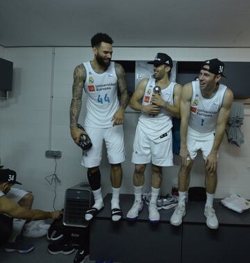 Jeffery Taylor, Facundo Campazzo y Fabien Causeur.