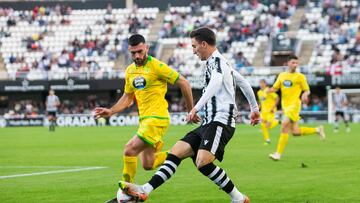 Escriche salió y mejoró el ataque albinegro ante el Deportivo.