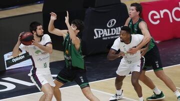 El Joventut y el Unicaja, durante el partido