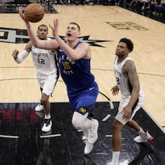 Jokic y Murray recuperan la ventaja de campo de los Nuggets