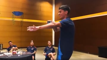 Es hijo de un histórico de la U y su ‘bautizo’ fue un show: ¡bailó, cantó y sorprendió con su apodo!