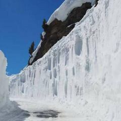 Trabajo de 24 horas para retirar 4 metros de nieve del Gavia
