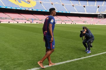 Yerry Mina presentado presentado en el Barcelona en el Camp Nou