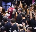 LeBron a Varejao: "Más adelante hablaremos de mi vuelta"