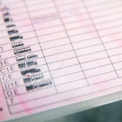 Adiós a las autoescuelas: la DGT se plantea el cambio al modelo estadounidense a través del sistema de tutores