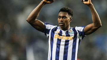Porto (Portugal), 03/10/2024.- FC Porto's Samu Omorodion celebrates after scoring the 3-2 goal during the UEFA Europa League soccer match between FC Porto and Manchester United, in Porto, Portugal, 03 October 2024. EFE/EPA/MANUEL FERNANDO ARAUJO