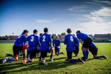 Camisetas, pantalones... ?dise?a toda tu equipacin de ftbol!