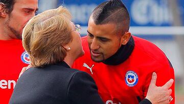 Los mensajes en twitter entre Vidal y la Presidenta Bachelet