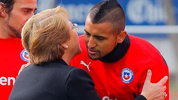 Los mensajes en twitter entre Vidal y la Presidenta Bachelet