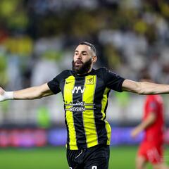 Arabia tira de Porsches para convencer delanteros