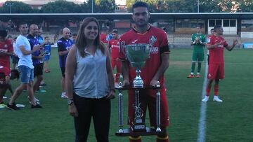 Jorge Molina, con el trofeo.