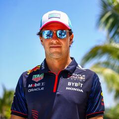 Checo Pérez mira a Verstappen de tú a tú: “El equipo me apoya”