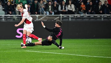 Mika Biereth y Carlens Arcus.