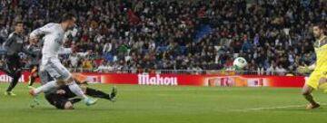 1-0. Jesé anota el primer tanto.