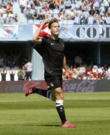 El jugador de la Real Sociedad Sergio Canales celebra el gol que consiguó marcar contra el Celta de Vigo en el partido que ambos equipos disputaron hoy correspondiente a la trigésimo tercera jornada de Liga BBVA en el estadio Balaidos de Vigo.