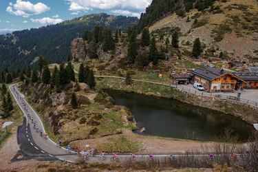 
Una subida en la que Antonio Prieto (1976), Mariano Piccoli (1996), Marco Pantani (1999), Emanuele Sella (2008), Stefano Pirazzi (2012) y Fausto Masnada (2019) han escrito su nombre en esta cima que supera los 2.000 metros de altitud.