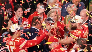 Kansas City Chiefs' Patrick Mahomes and Travis Kelce celebrate with the Vince Lombardi Trophy after winning Super Bowl LVIII REUTERS/Mike Blake