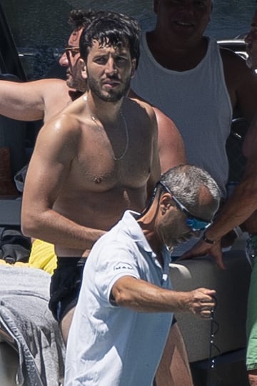 Sebasti¨¢n Yatra y Aitana disfrutan de unos d¨ªas de vacaciones en Ibiza navegando en un barco.