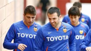 <b>PENSAMIENTO POSITIVO</b>. El jugador del Valencia busca ser positivo y hacer piña en el vestuario como receta para salir de la crisis deportiva e institucional en la que vive el club che.