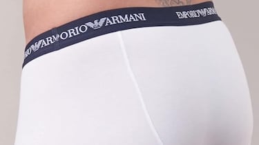 Los calzoncillos de Emporio Armani que no pueden faltar en tu armario: de tipo bóxer, son de algodón suave y transpirable