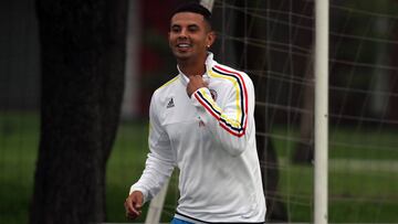 Edwin Cardona llegó a Bogotá y se puso a las órdenes de Carlos Queiroz.