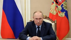 FILE PHOTO: Russian President Vladimir Putin attends a meeting with acting Governor of Kirov region Alexander Sokolov via a video link at the Kremlin in Moscow, Russia August 9, 2022. Sputnik/Mikhail Klimentyev/Kremlin via REUTERS ATTENTION EDITORS - THIS IMAGE WAS PROVIDED BY A THIRD PARTY./File Photo
