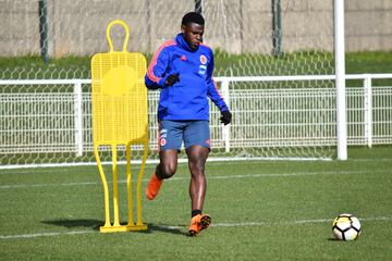 Se realizaron trabajos tácticos en defensa y ataque. Más adelante, tras una corta charla de Lorenzo y Pékerman, el grupo completo hizo fútbol en espacio reducido en el que el foco fue la toma de decisiones.