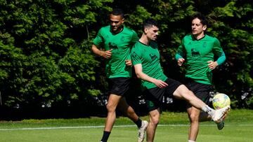 Jordi Mboula, Arturo Molina y Marco Sangalli, del Racing, en La Albericia.