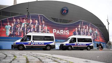 Police officers stand in front the Parc des Princes stadium in Paris on March 10, 2020 on the eve of the UEFA Champions League Group A football match between Paris Saint-Germain and Dortmund. - Champions League round of 16 return leg football match betwee