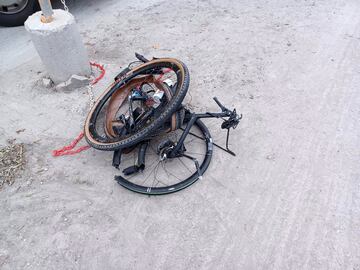 Así quedó la bicicleta de Rebellin tras la colisión.