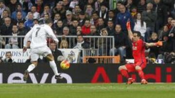 21/11/15 PARTIDO FUTBOL PRIMERA DIVISION
REAL MADRID - BARCELONA
CRISTIANO Y CLAUDIO BRAVO