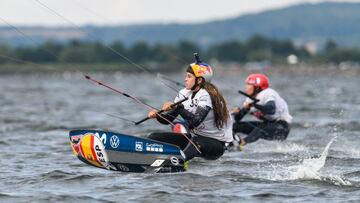 Imagen de una competici&oacute;n de Kitesurf o F&oacute;rmula Kite.