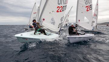 La niebla y el poco viento condicionaron la Copa España ILCA 6 en el Abra