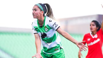 Daniela Delgado durante un juego con Santos Laguna.