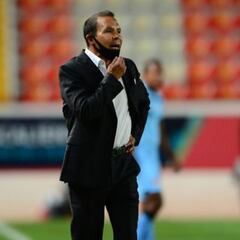 Profe Cruz culpa a técnicos mexicanos y extranjeros por la falta de talento joven en Liga MX