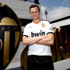 Denis Cheryshev: "Marcelino siempre me transmitía que me quería en el Valencia"
