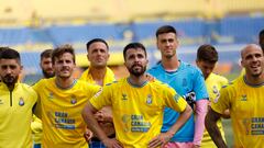 Los jugadores de Las Palmas después del encuentro de LaLiga EA Sports contra el Alavés.